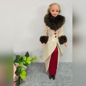 Vintage Holiday Memories 1995‎ Blonde Barbie Doll With Green Eyes